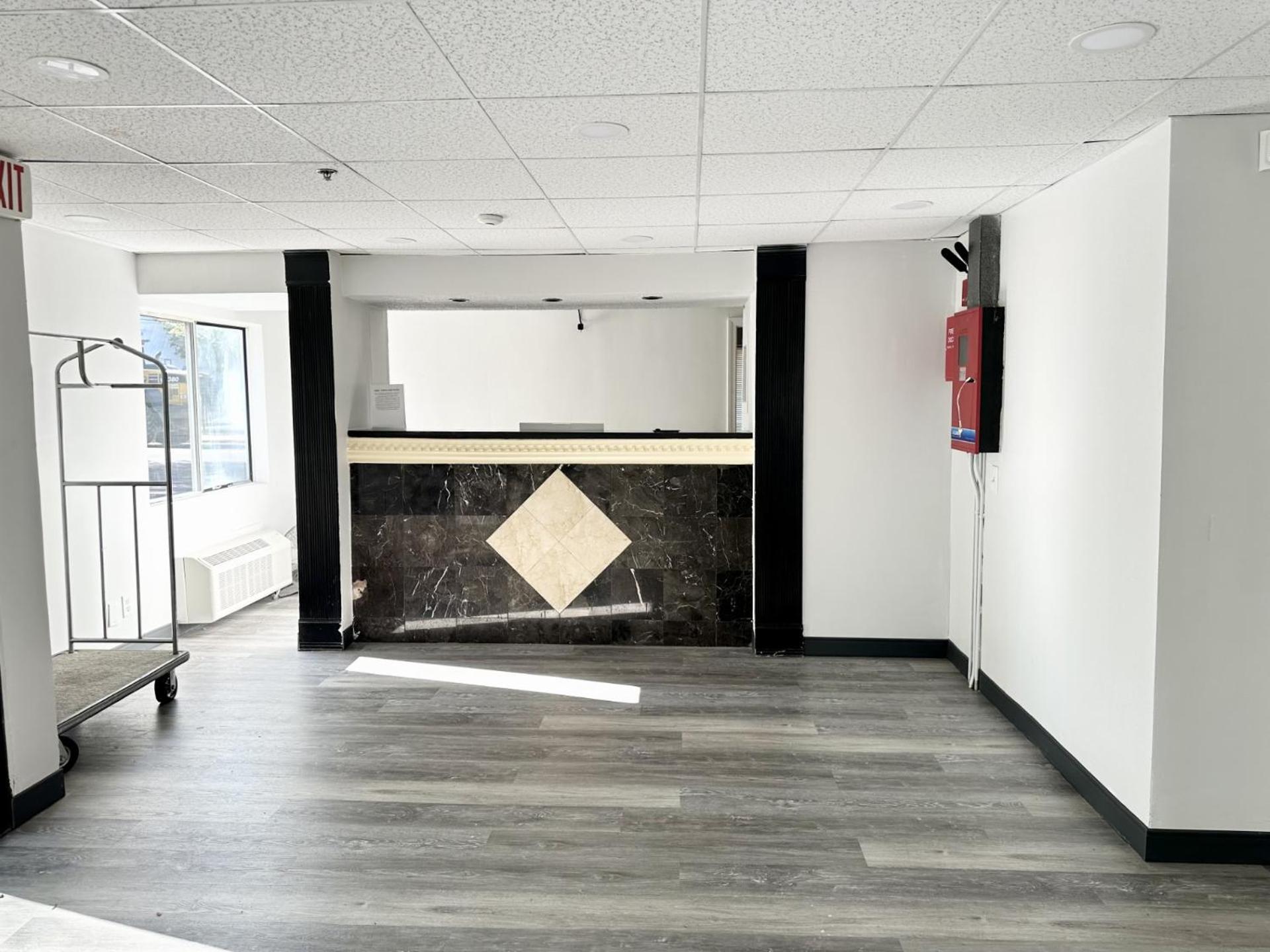 Baldwin Inn And Suites West Springfield Bagian luar foto