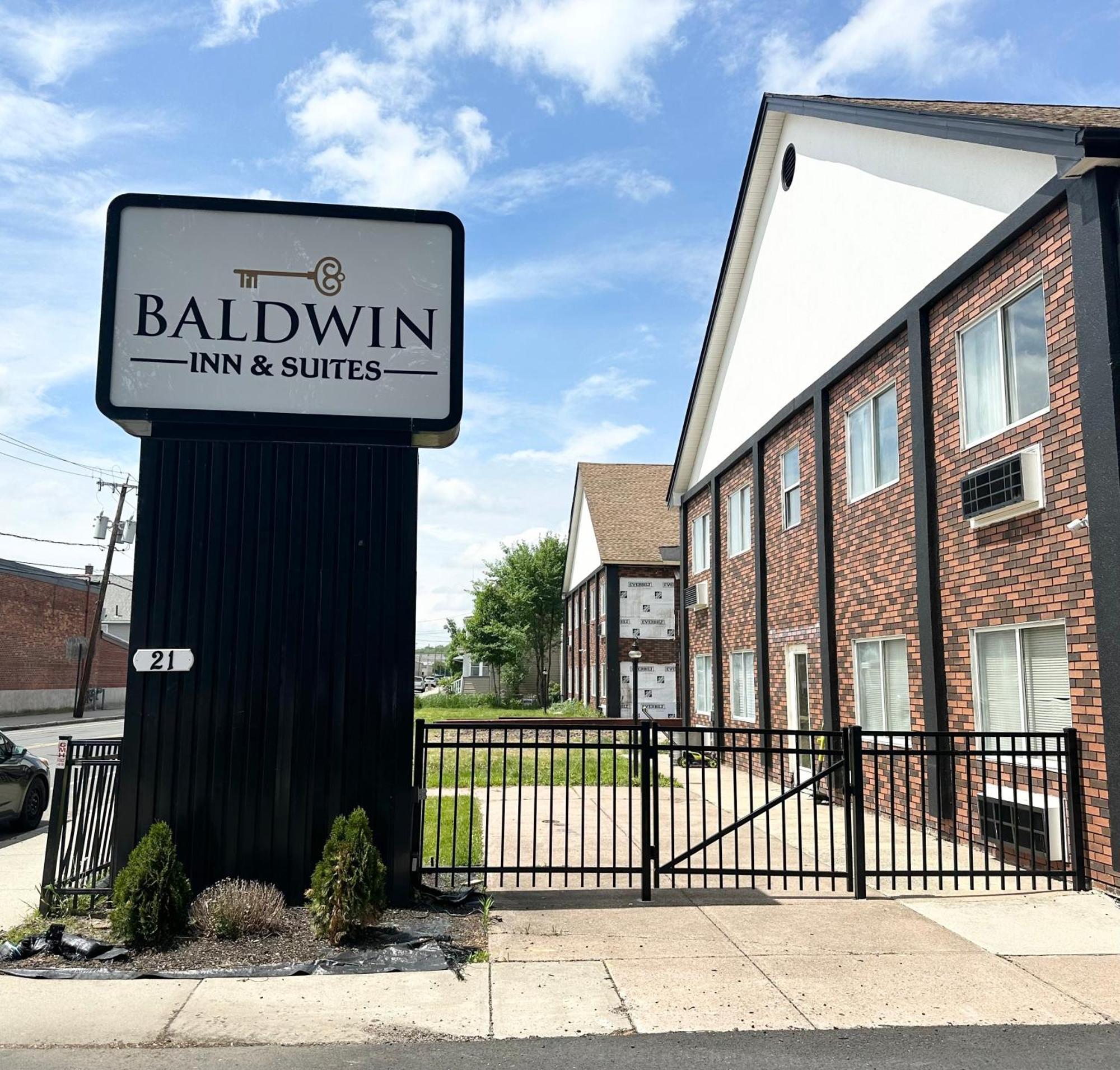 Baldwin Inn And Suites West Springfield Bagian luar foto